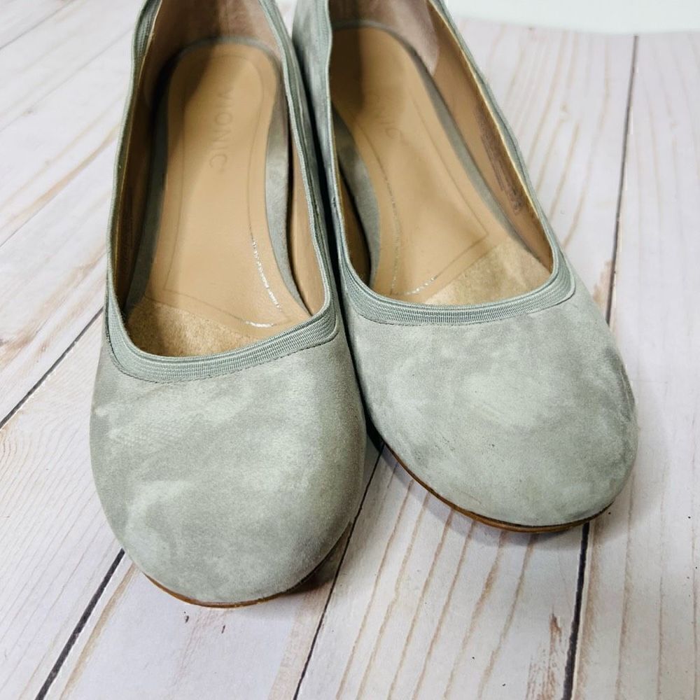Vionic Natalie Light Gray Suede Block Heels Round Toe - Picture 6 of 11